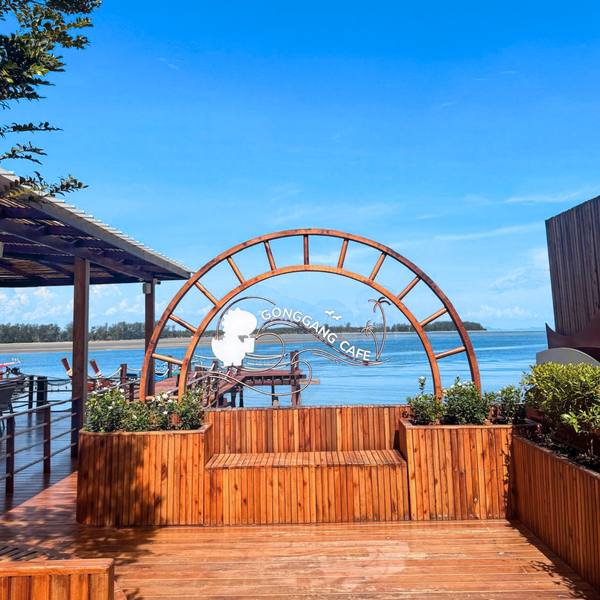 อาหารทะเลและบรรยากาศ GongGang Café หาดยาวซีฟู้ด ตรัง